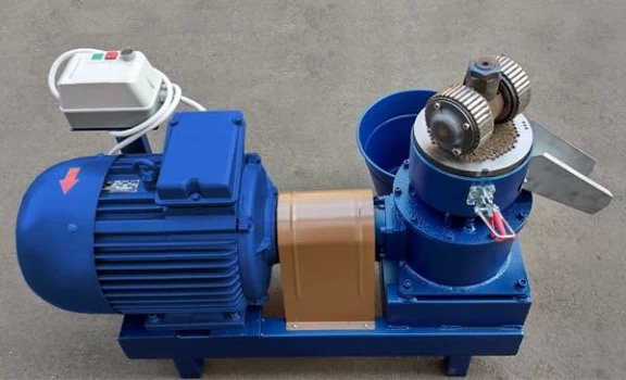 Granulator furaje ZEP GKP-11 Artmash cu matrita 4 mm, motor 11 kW, productie 200-350 kg/ora