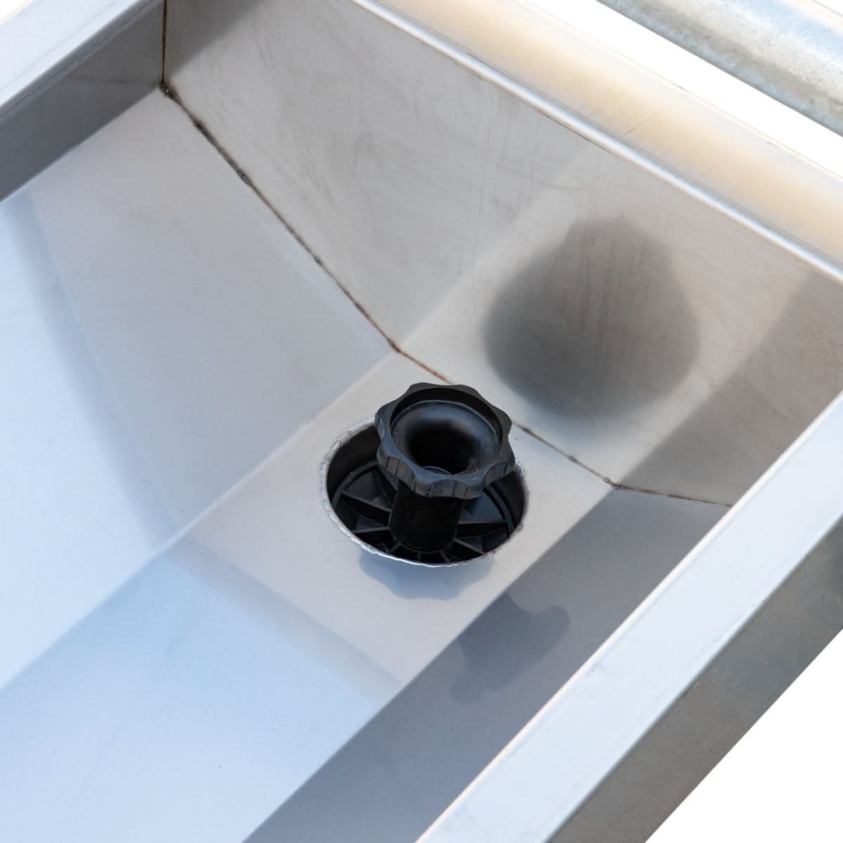 Adapatoare inox 50L cu suport perete zincata si supapa 220P