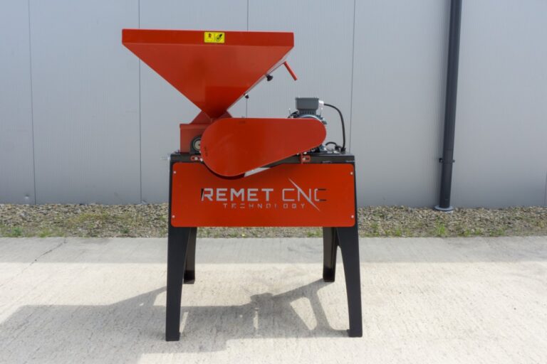 Aplatizor de cereale GX-100 REMET 3kW, trifazic 400V, role duble, productivitate ridicata