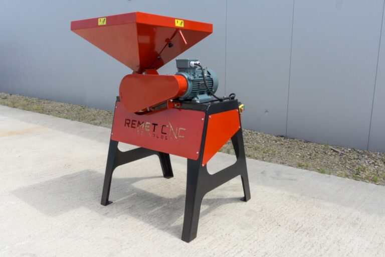 Aplatizor de cereale GX-100 REMET 3kW, trifazic 400V, role duble, productivitate ridicata