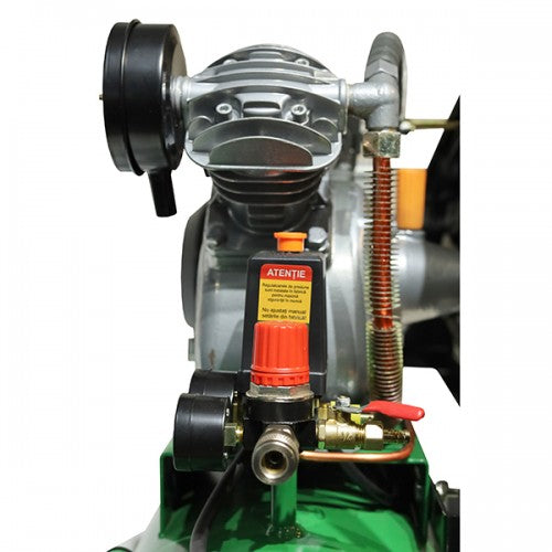 Compresor de aer 70L MasterKraft LAV-0.17/10, 3000W, 2 pistoni, cu ulei, curea, portabil