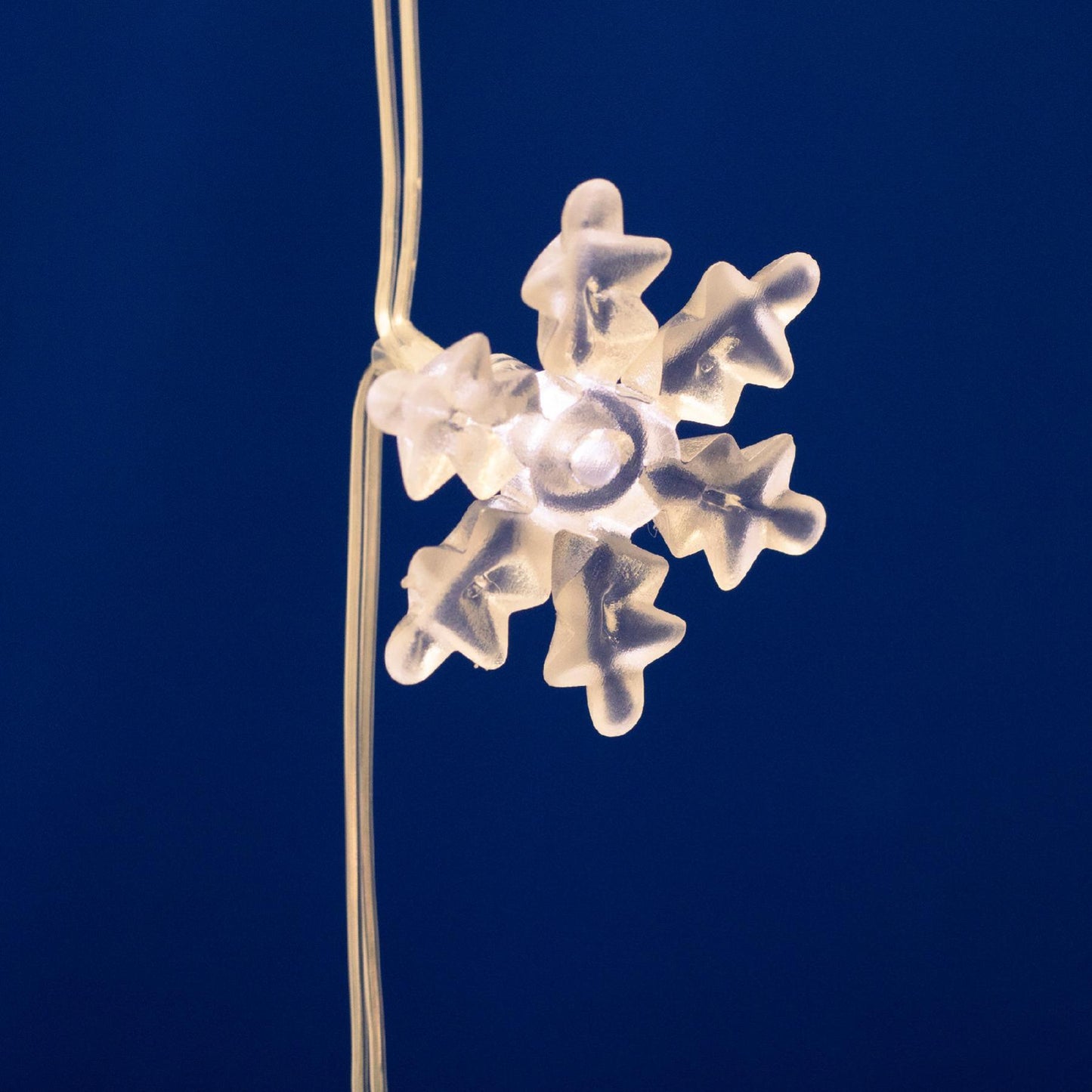 Perdea lumini LED interior, 50 LED alb cald, fulgi de nea 7 cm, cablu transparent, iluminare permanenta