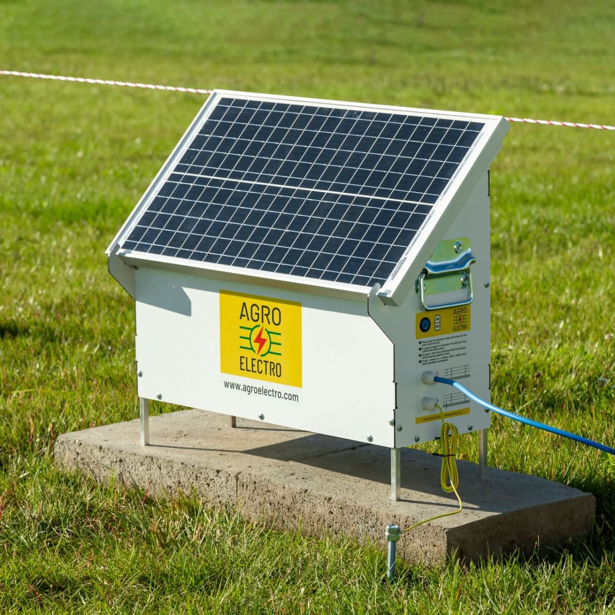 Sistem aparat gard electric (generator de impulsuri) DL 4500, cu panou solar 30 W, regulator de incarcare PWM 10 A, asamblat intr-o cutie dibond