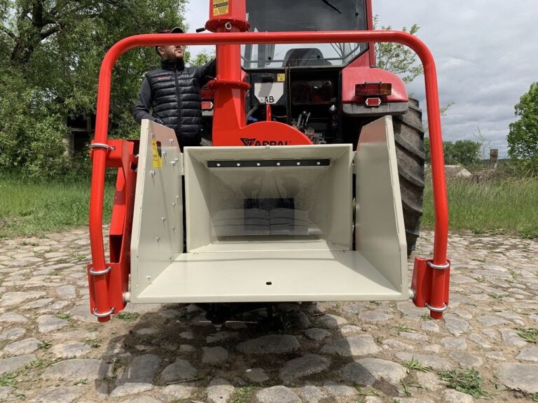 Tocator crengi ZEP MK-170 PTO cu alimentare hidraulica, diametru max 170 mm, 50 CP, productivitate 12 m3/h