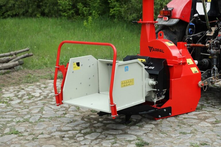 Tocator crengi ZEP MK-170 PTO cu alimentare hidraulica, diametru max 170 mm, 50 CP, productivitate 12 m3/h