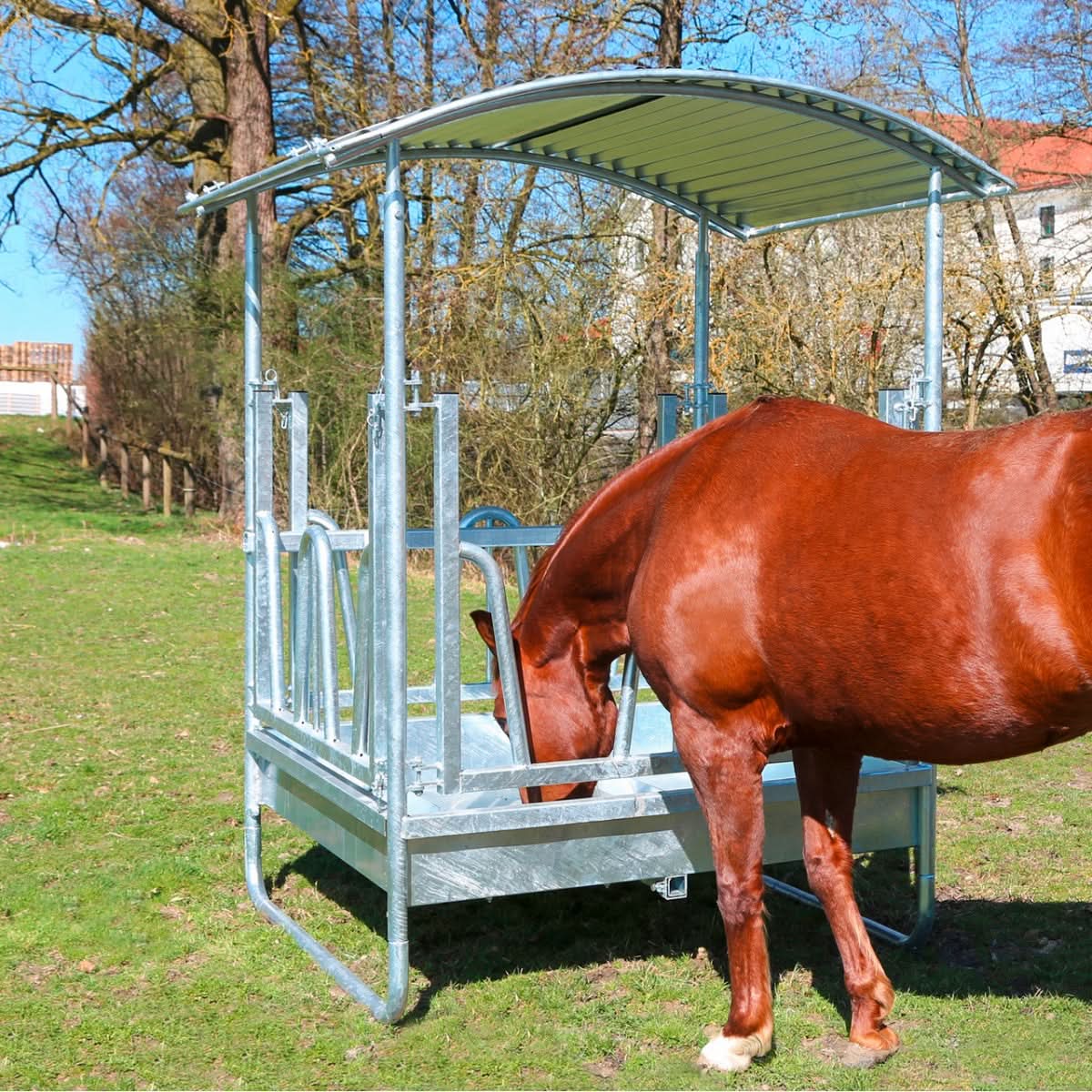 Iesle patrata cu acoperis si 8 locuri de hranire