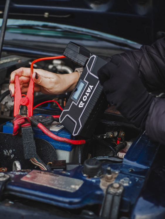 Robot de pornire auto / Power Bank 12000mAh, display LCD, lanterna SOS, pentru motoare benzina si diesel, incarcare dispozitive mobile