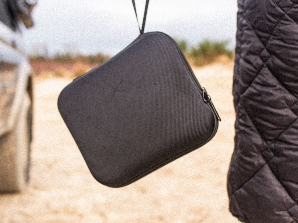 Robot de pornire auto / Power Bank 12000mAh, display LCD, lanterna SOS, pentru motoare benzina si diesel, incarcare dispozitive mobile