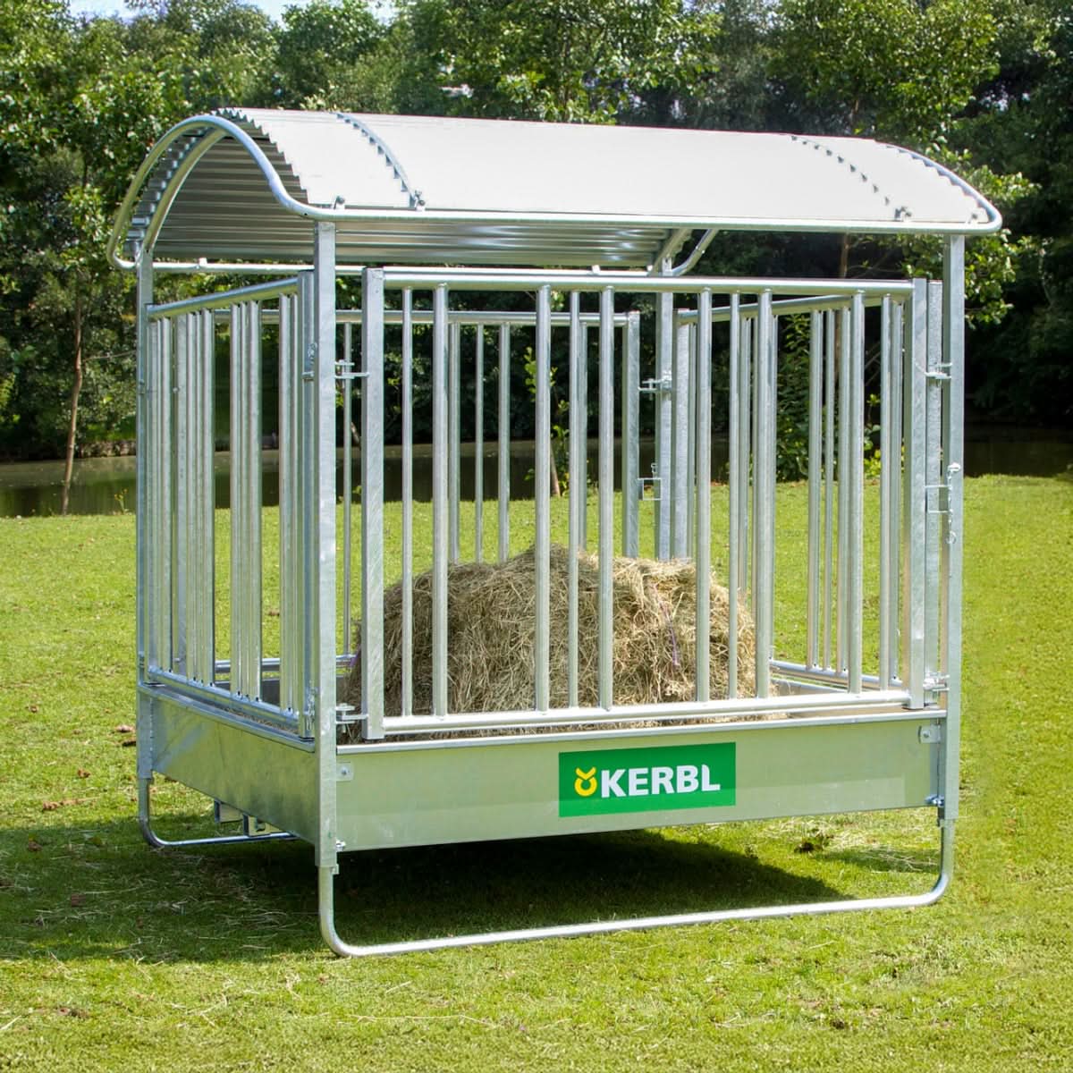 Iesle patrata pentru cai, cu acoperis si 12 locuri de hranire