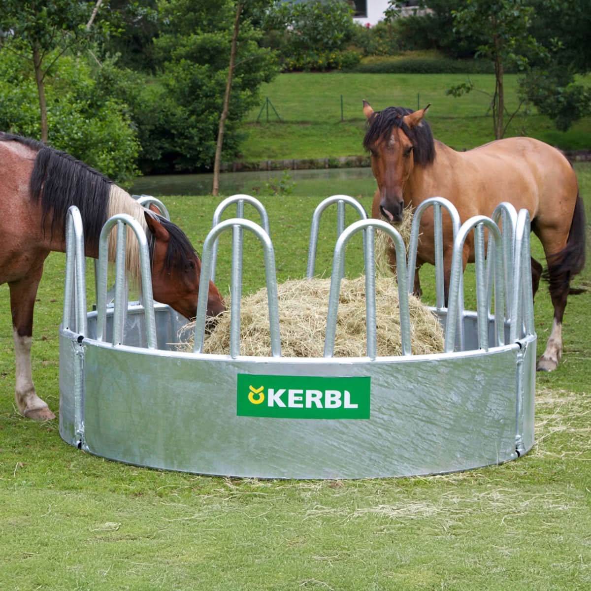 Iesle modulara rotunda pentru hranirea vacilor si cailor, cu 12 locuri de hranire