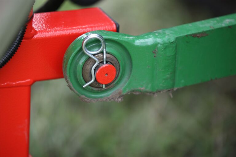 Tocator crengi ZEP AM-200 PTO, diametru max 200 mm, 130 CP, 14 m3/h, 6 cutite, acționare PTO