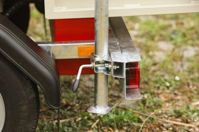 Tocator crengi ZEP MK-170BD ARPAL cu motor 35 CP, diametru max 180 mm, 10 m3/h, 6 cutite, jgheab 360°