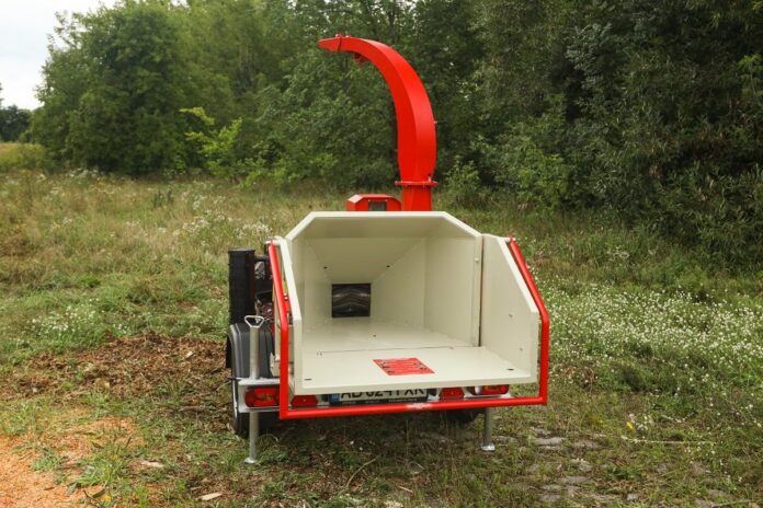 Tocator crengi ZEP MK-170BD ARPAL cu motor 35 CP, diametru max 180 mm, 10 m3/h, 6 cutite, jgheab 360°