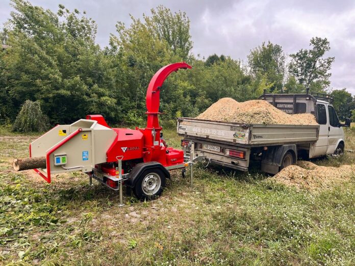 Tocator crengi ZEP MK-170BD ARPAL cu motor 35 CP, diametru max 180 mm, 10 m3/h, 6 cutite, jgheab 360°