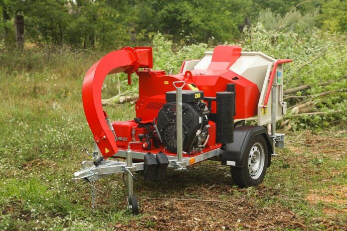 Tocator crengi ZEP MK-170BD ARPAL cu motor 35 CP, diametru max 180 mm, 10 m3/h, 6 cutite, jgheab 360°