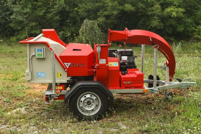 Tocator crengi ZEP MK-170BD ARPAL cu motor 35 CP, diametru max 180 mm, 10 m3/h, 6 cutite, jgheab 360°