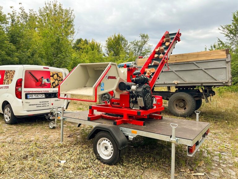 Tocator crengi ZE PAM-200 BD-K PRO cu motor 35 CP, diametru max 200 mm, banda transport 3.5 m, 14 m3/h