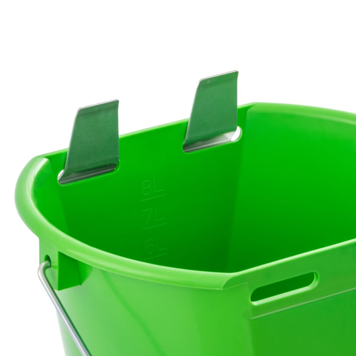 Galeata alaptare miei si iezi 8L cu 6 tetine cauciuc si ventil, fund inclinat, plastic rezistent