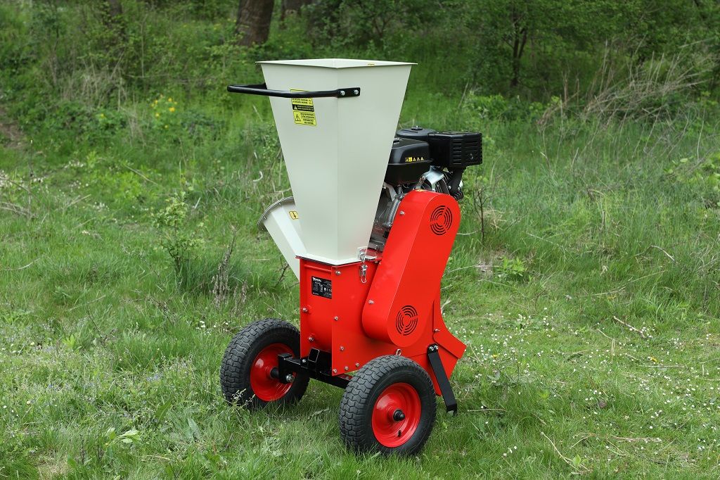 Tocator crengi ARPAL MS-80BD cu motor benzina 16CP, diametru max 90 mm, 20 ciocane + 2 cutite, capacitate 3 mc/ora