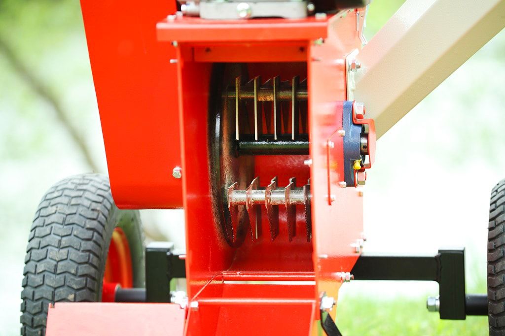 Tocator crengi ARPAL MS-80BD cu motor benzina 16CP, diametru max 90 mm, 20 ciocane + 2 cutite, capacitate 3 mc/ora