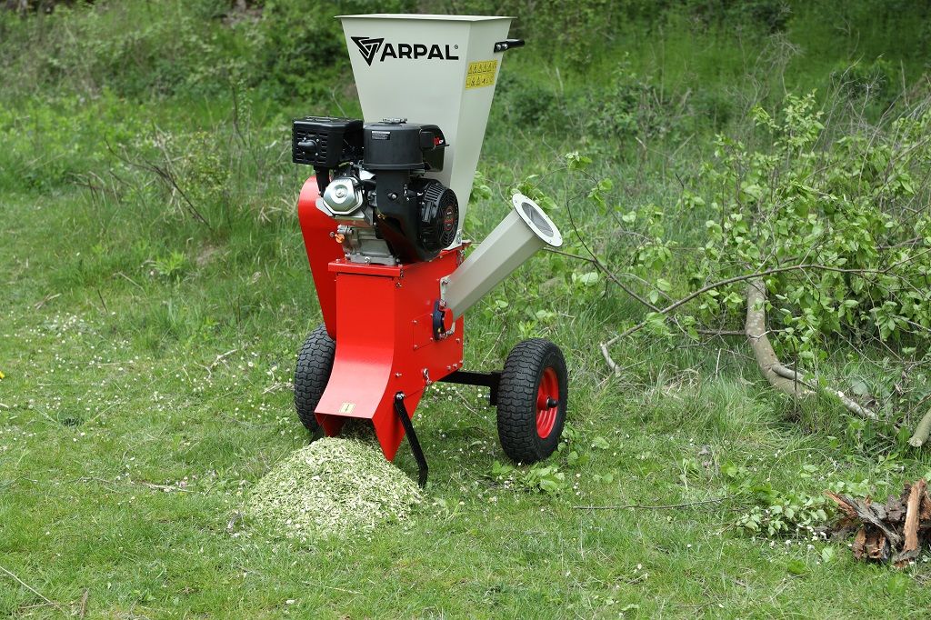 Tocator crengi ARPAL MS-80BD cu motor benzina 16CP, diametru max 90 mm, 20 ciocane + 2 cutite, capacitate 3 mc/ora