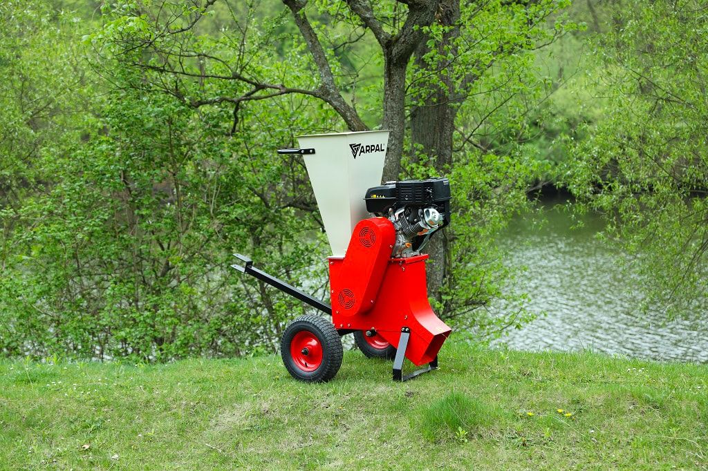 Tocator crengi ARPAL MS-80BD cu motor benzina 16CP, diametru max 90 mm, 20 ciocane + 2 cutite, capacitate 3 mc/ora