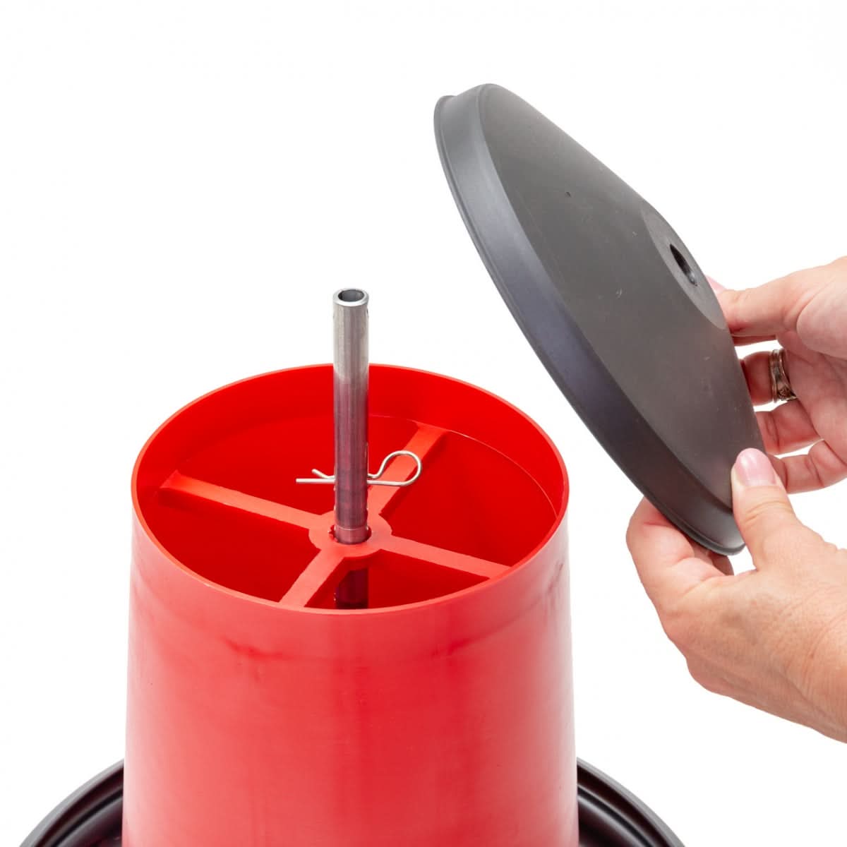 Hranitoare plastic premium 9 litri cu grila anti-risipa pentru păsări de curte