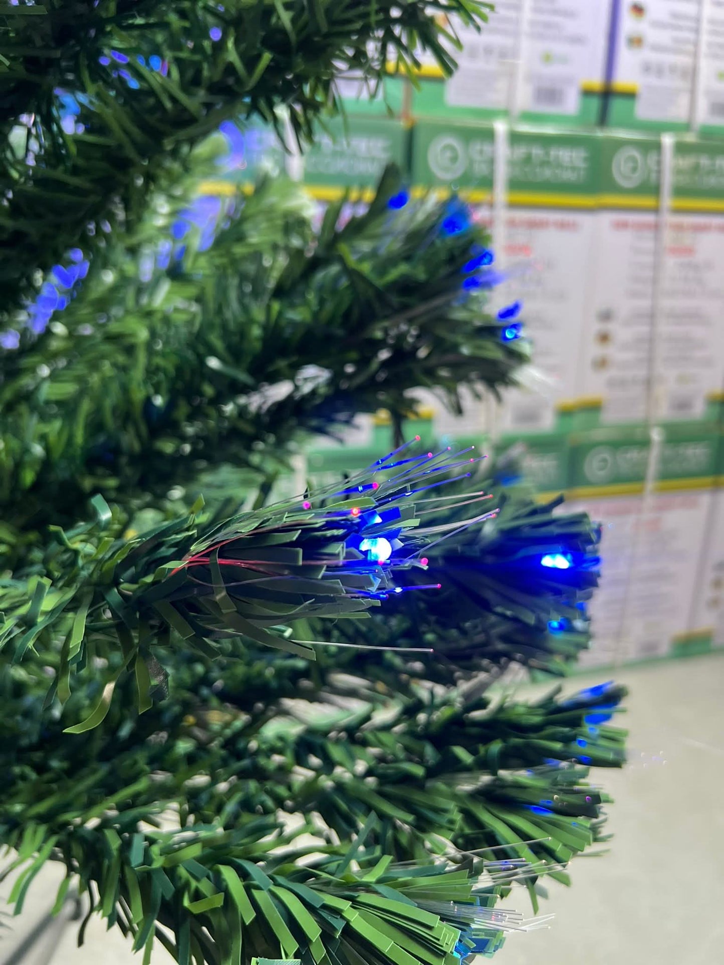 Brad Artificial de Crăciun cu Fibra Optică – 210 cm, Design Impunător și Modern