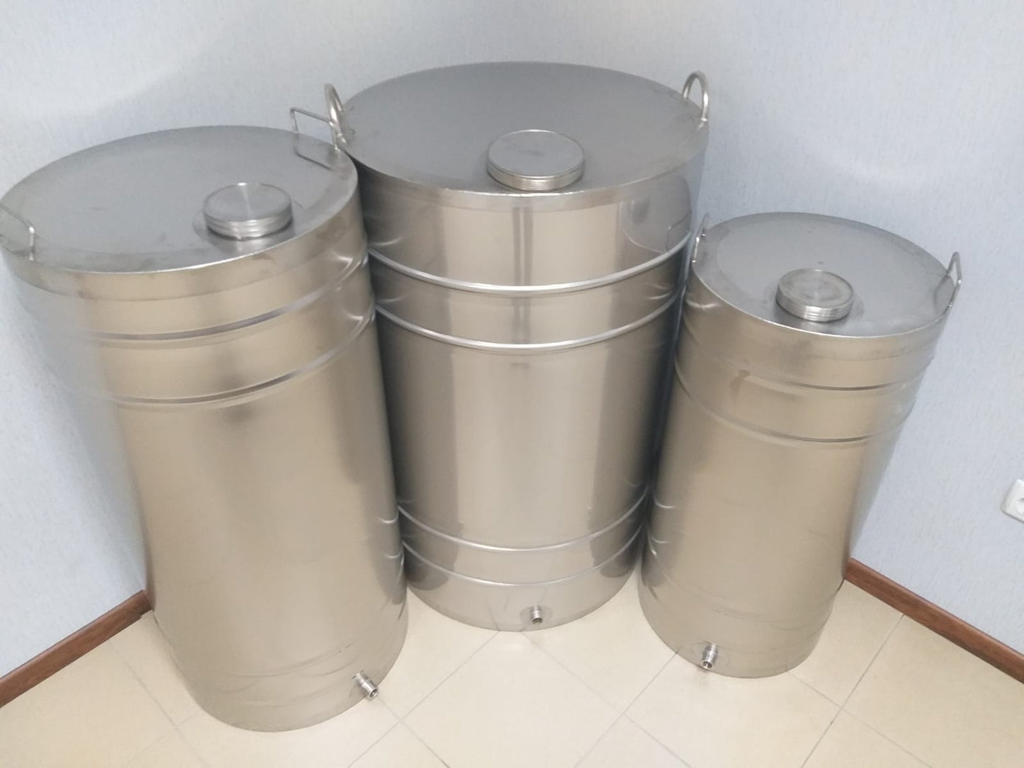 Butoi inox alimentar 105L AISI 304 Italia, capac cu filet si garnitura