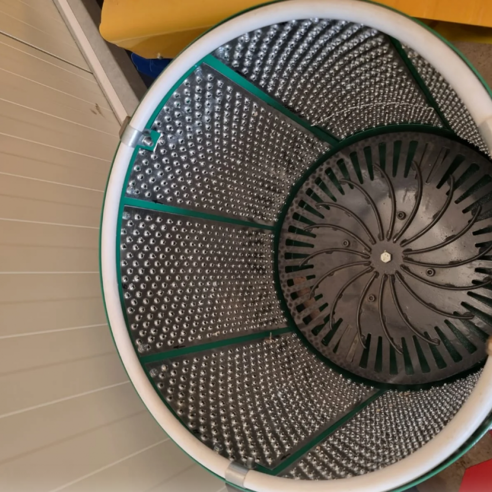 Masina de decojit cojile verzi ale nucilor, motor 0.75kw, 125rpm, 220v, capacitate 60L, Tehno Ms #488