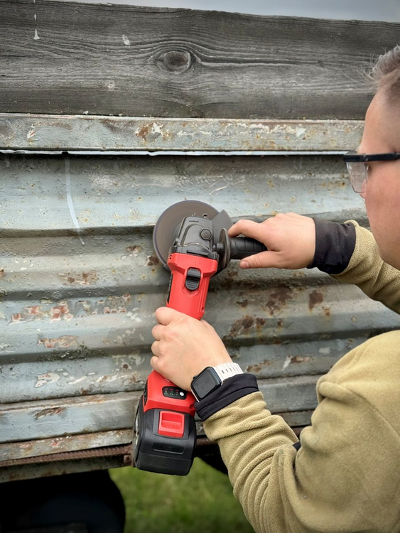 Polizor unghiular profesional Yato 18V 125mm cu 2 acumulatori 4Ah, viteza reglabila, motor fara perii