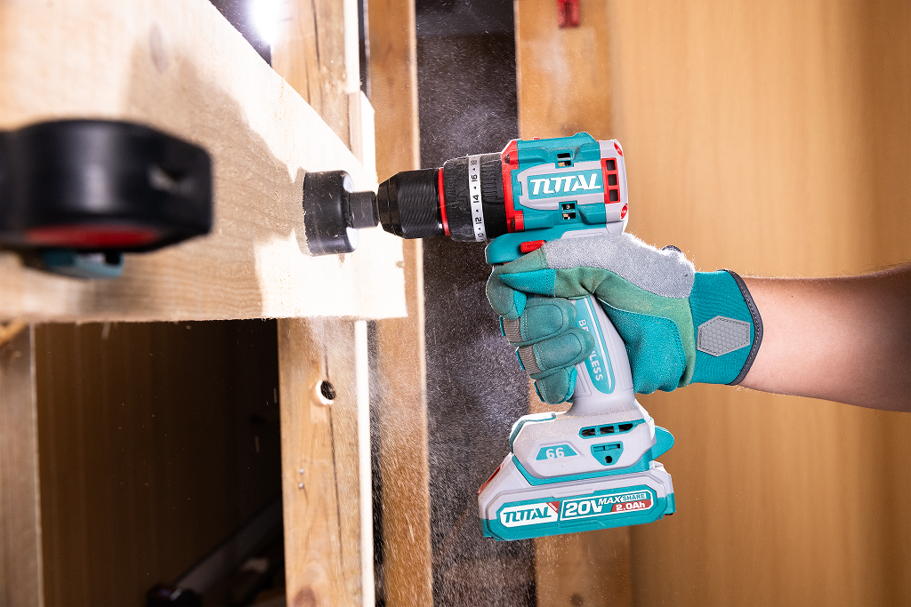 Masina de gaurit cu percutie TOTAL 20V 66Nm, 2x2.0Ah, Brushless
