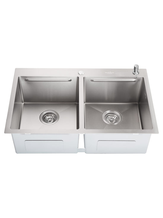 Chiuveta de bucatarie handmade Sandonna HD7850DR din inox cu 2 cuve, tavite si dispenser de sapun + Baterie flexibila Sandonna Mona crom