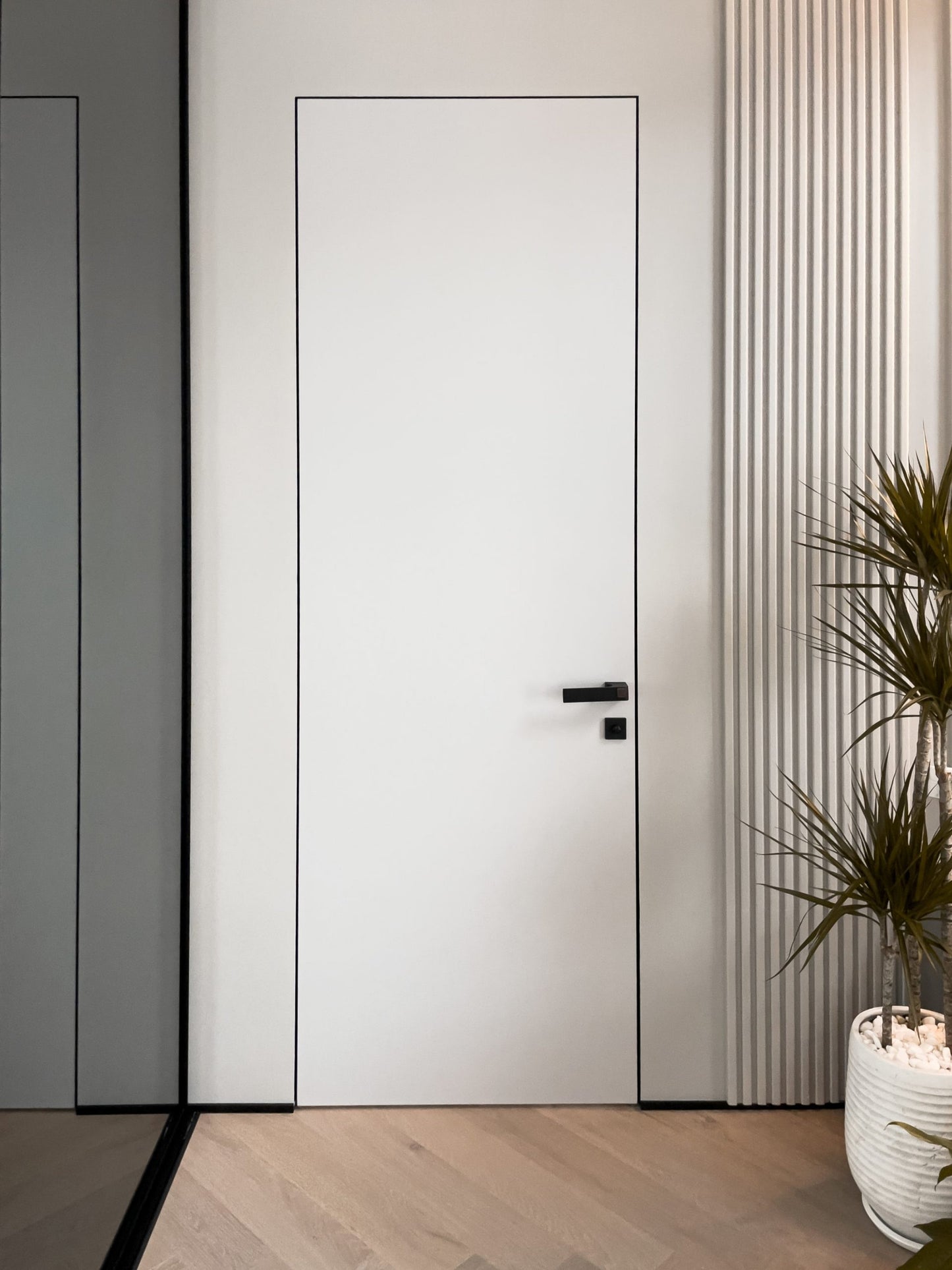 Usa de interior cu toc ascuns Filomuro - garnitura neagra - 210 x 70 cm