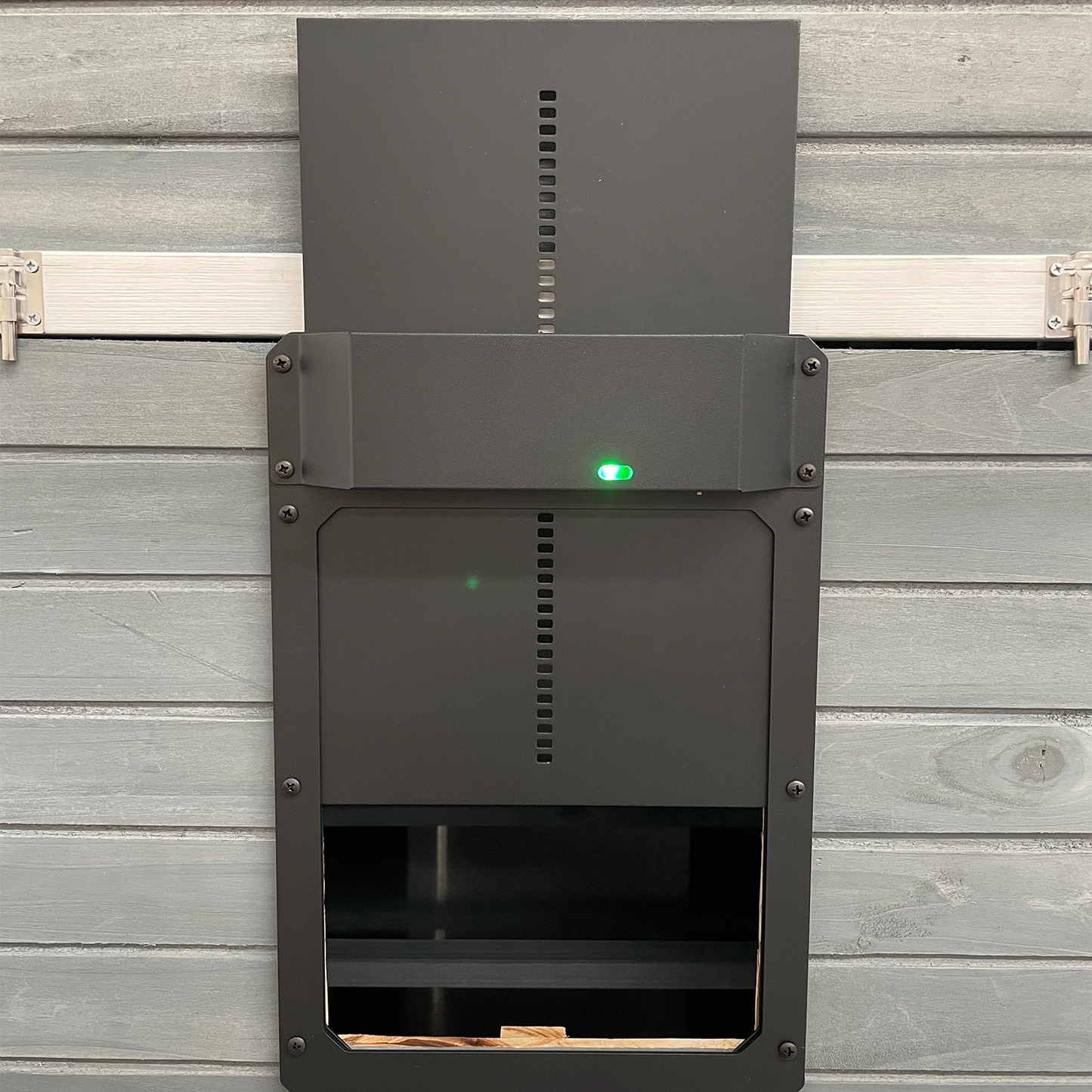 Usa automata ZEP DOO-2 pentru cotet gaini, aluminiu, 35x24 cm, senzor lumina si programare