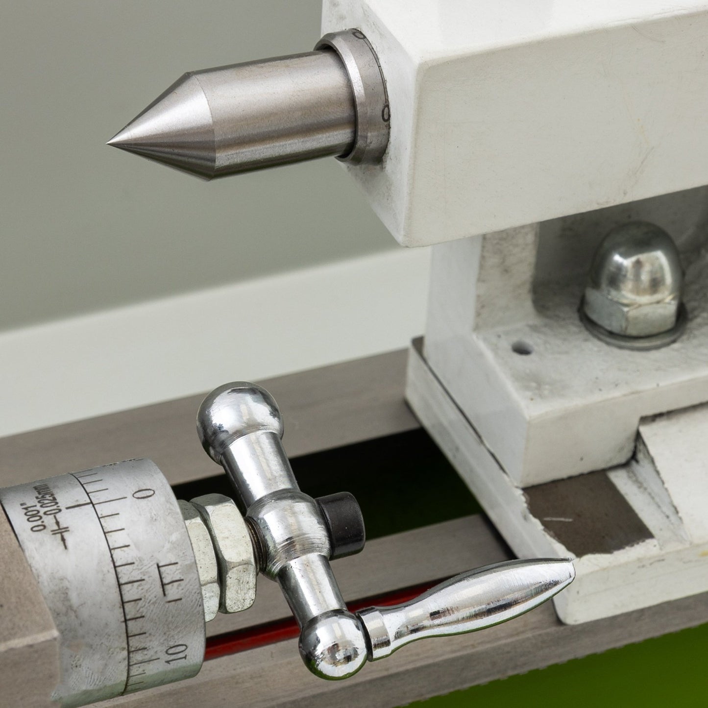 Strung pentru metal ProCraft VMM800, 800W, 350 mm distanta intre centre, 115–1620 rpm, transmisie automata, filetare in inch si metric