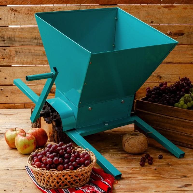 SET ZDROBITOR STRUGURI MANUAL 300-350KG/ORA, 25 LITRI, PANDORA + TEASC LEMN VILEN 25L - Ro-Unelte