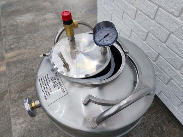 Autoclav ZEP 30L pentru fabricarea conservelor, inox AISI 304, termometru 120C, manometru 6 bari, suport borcane inclus