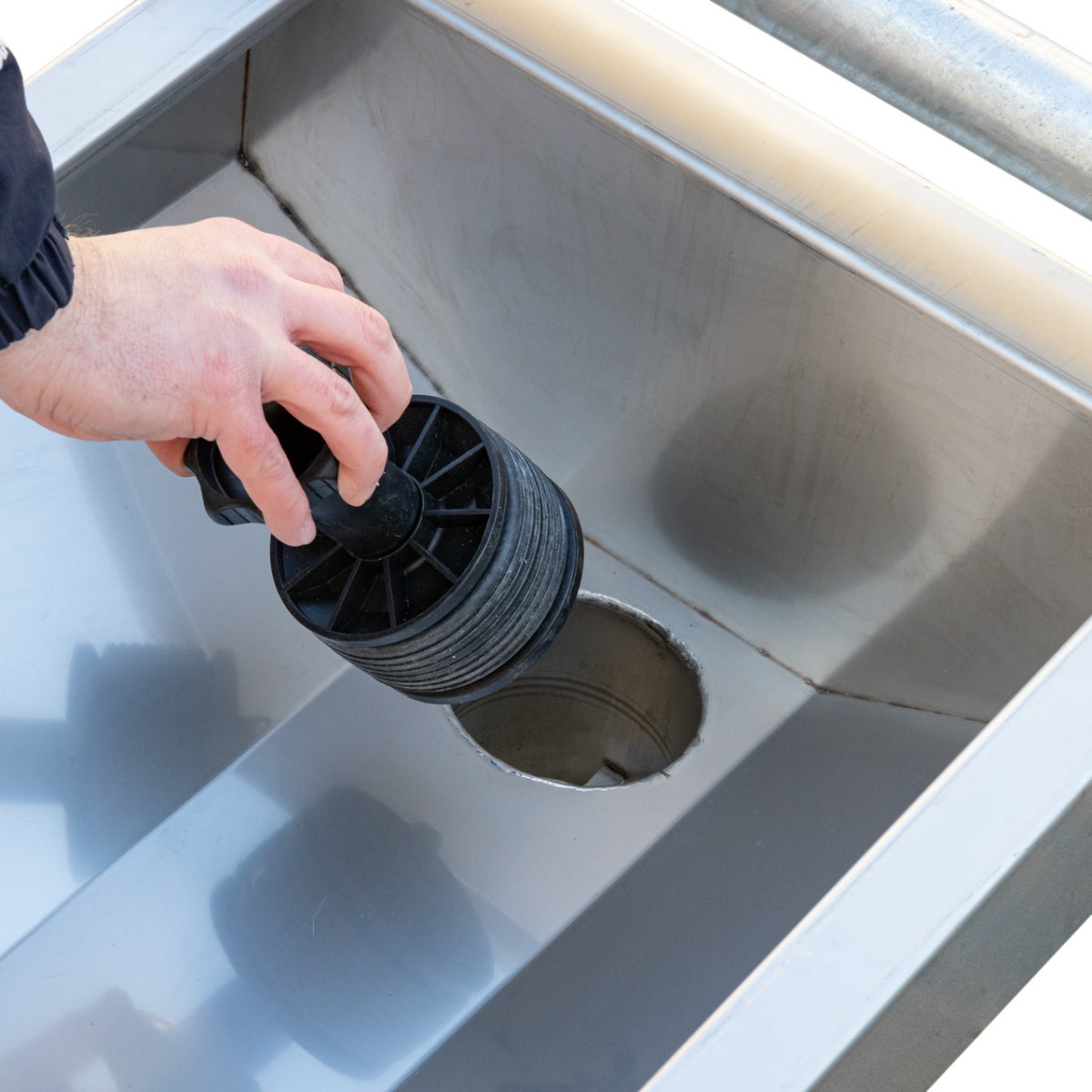 Adapatoare inox 95L cu suport zincat, 220P, pentru vaci, cu drenaj rapid