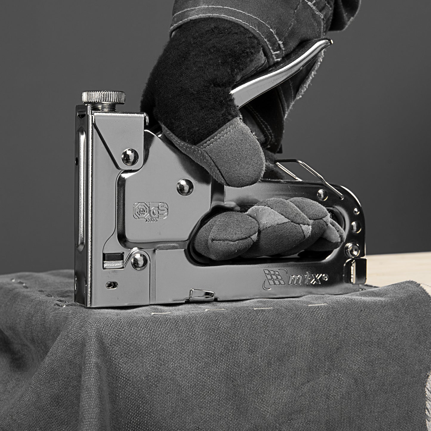 Capsator Profesional,  mobilier reglabil MTX, tip capse 53, 4-14 mm, utilizare simpla, in blister