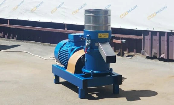 Granulator furaje ZEP GKP-15 Artmash cu role conice, motor 15 kW, matrita 4 mm, productie pana la 450 kg/ora