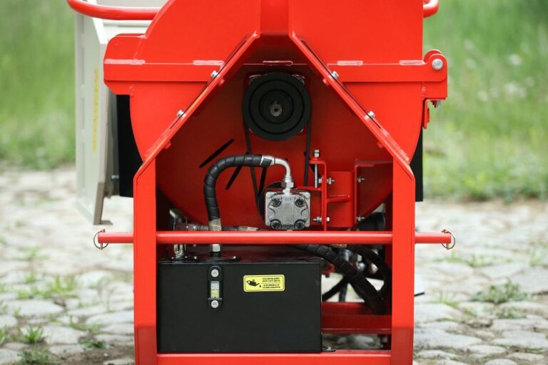 Tocator crengi ZEP MK-170 PTO cu alimentare hidraulica, diametru max 170 mm, 50 CP, productivitate 12 m3/h