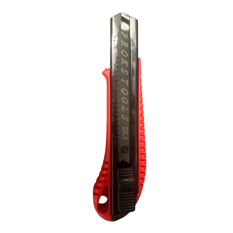 Cutter 18 mm cu grip din cauciuc, lama retractabila, sina metalica rezistenta