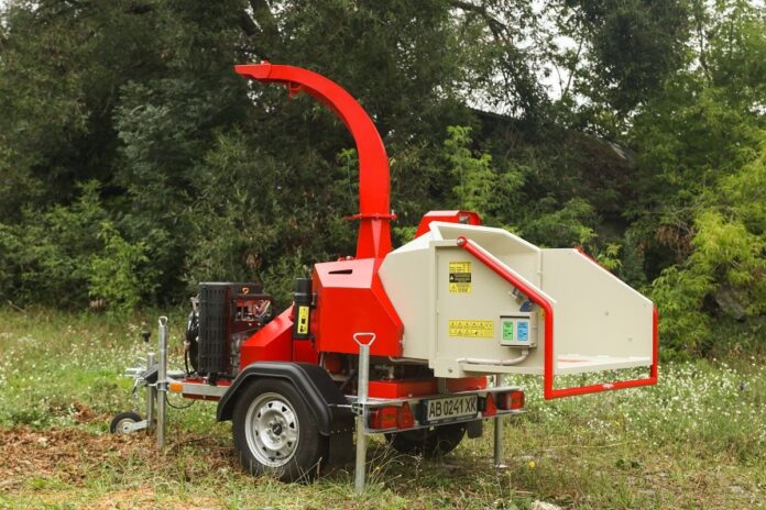 Tocator crengi ZEP  MK-170BD ARPAL cu motor 35 CP, diametru max 180 mm, 10 m3/h, 6 cutite, jgheab 360°