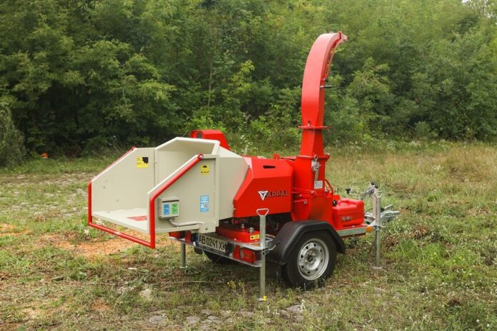 Tocator crengi ZEP  MK-170BD ARPAL cu motor 35 CP, diametru max 180 mm, 10 m3/h, 6 cutite, jgheab 360°