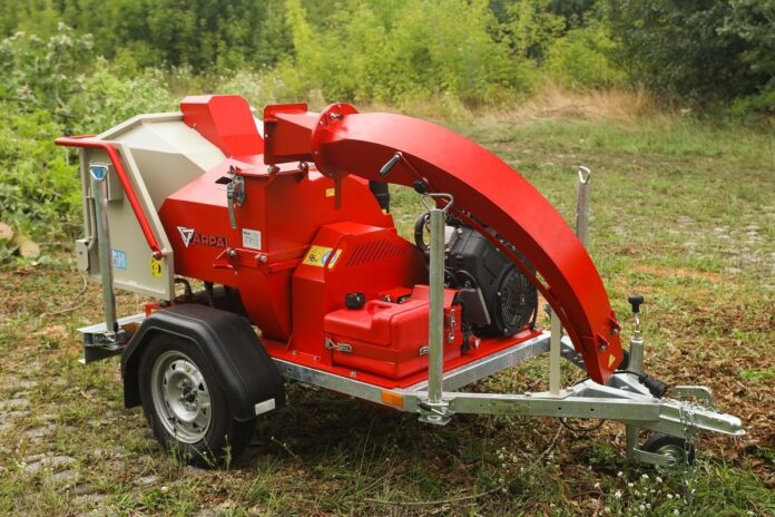 Tocator crengi ZEP  MK-170BD ARPAL cu motor 35 CP, diametru max 180 mm, 10 m3/h, 6 cutite, jgheab 360°