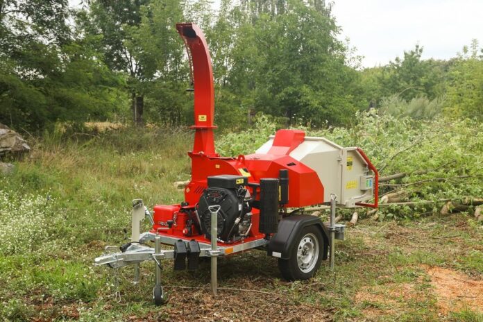 Tocator crengi ZEP  MK-170BD ARPAL cu motor 35 CP, diametru max 180 mm, 10 m3/h, 6 cutite, jgheab 360°