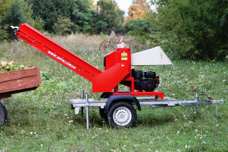 Tocator de crengi ZEP AM-120BD-K PRO ARPAL, diametru maxim 120 mm, motor 18 CP, productivitate 10 m3/ora, banda transportoare inclusa