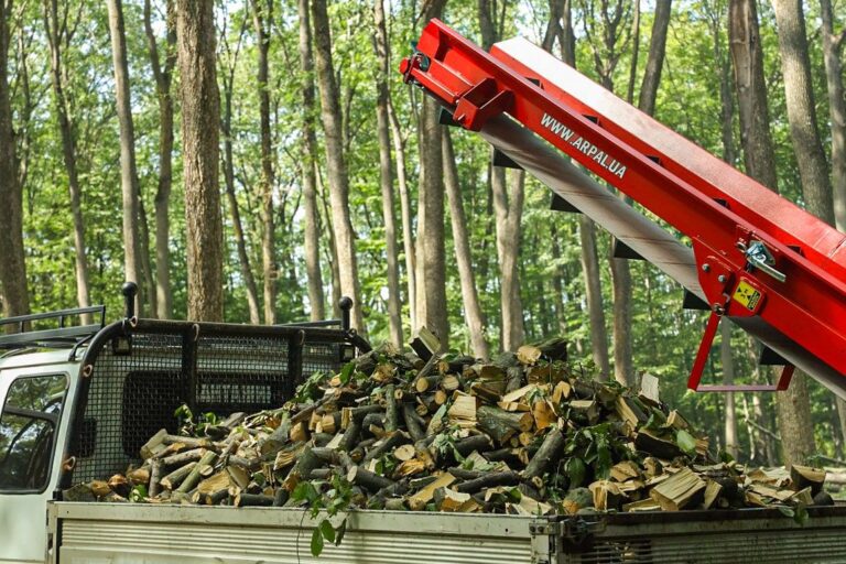 Tocator crengi ZE PAM-200 BD-K PRO cu motor 35 CP, diametru max 200 mm, banda transport 3.5 m, 14 m3/h