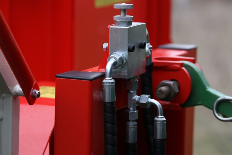 Tocator crengi  ZEP AM-200 PTO-K PRO cu banda 4 m, diametru max 200 mm, 80 CP, 14 m3/h